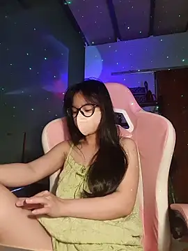 Snapshot of Helen-Tran chatting on March 7, 2026, 2:18 am Helen-Tran online show from March 7, 2026, 2:18 am