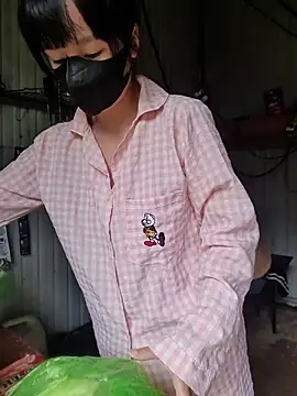 Snapshot of Helen-Tran chatting on November 20, 2025, 2:34 am Helen-Tran online show from November 20, 2025, 2:34 am