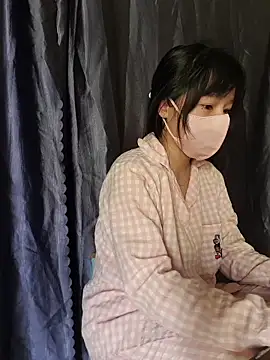 Snapshot of Helen-Tran chatting on April 5, 2026, 5:47 am Helen-Tran online show from April 5, 2026, 5:47 am