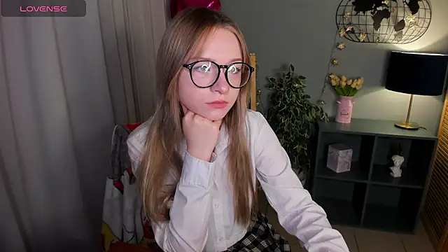 Snapshot of elliupp chatting on October 4, 2025, 8:27 am elliupp online show from October 4, 2025, 8:27 am