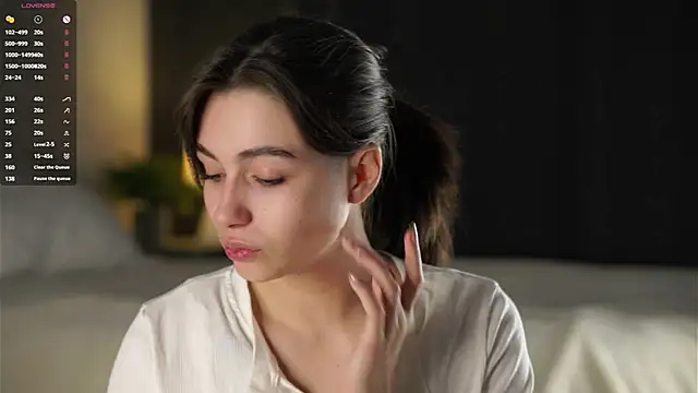 LettySlovacek online show from November 7, 2025, 3:11 am