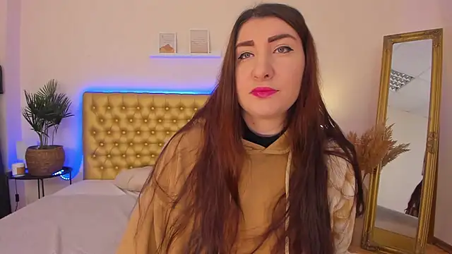 TrishaDarks online show from February 5, 2026, 6:53 am