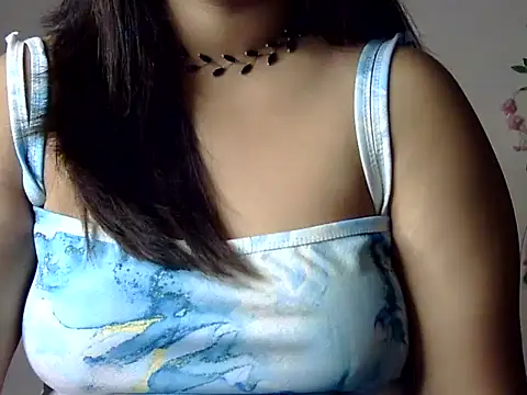 Aaliya02 online show from November 11, 2025, 8:09 am