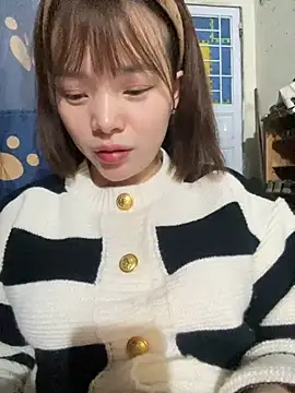 EllieYun online show from September 30, 2025, 3:07 pm