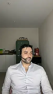 Snapshot of eauminerale chatting on June 15, 2026, 9:31 am eauminerale online show from June 15, 2026, 9:31 am