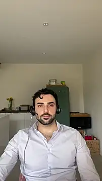 Snapshot of eauminerale chatting on February 27, 2026, 10:26 am eauminerale online show from February 27, 2026, 10:26 am