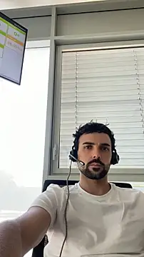 Snapshot of eauminerale chatting on July 10, 2026, 12:05 pm eauminerale online show from July 10, 2026, 12:05 pm