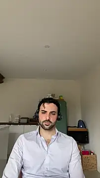 Snapshot of eauminerale chatting on February 16, 2026, 8:35 am eauminerale online show from February 16, 2026, 8:35 am