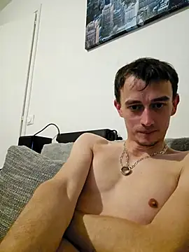 Snapshot of Chrisou73 chatting on May 18, 2026, 7:40 pm Chrisou73 online show from May 18, 2026, 7:40 pm