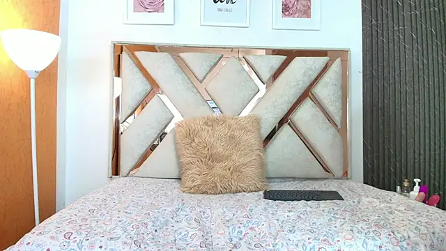 Lia Roseh online show from December 3, 2025, 7:57 pm