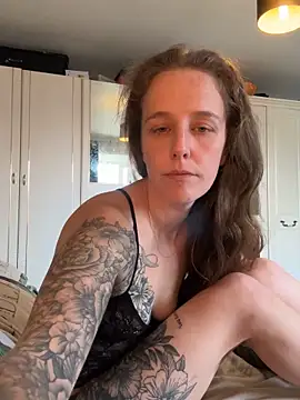 EmmieMaexox online show from October 8, 2025, 10:39 am