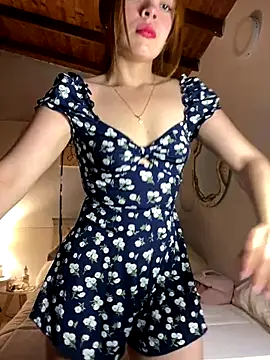 Snapshot of Bleer_Rousse chatting on December 22, 2025, 10:43 pm Bleer Rousse online show from December 22, 2025, 10:43 pm