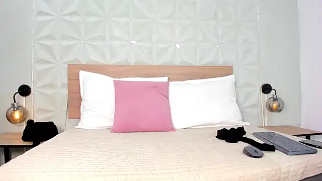 Snapshot of ValeryTrans_ chatting on March 3, 2026, 1:18 pm ValeryTrans online show from March 3, 2026, 1:18 pm