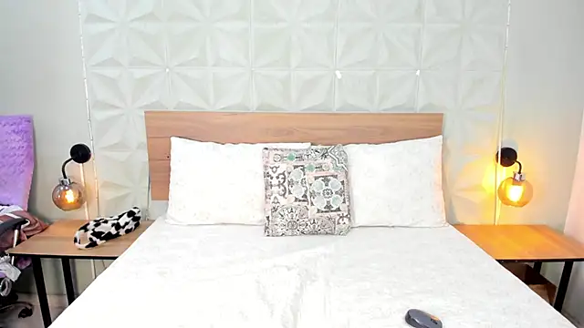 ValeryTrans  online show from November 7, 2025, 1:26 pm