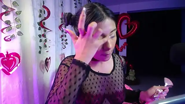 Snapshot of Isis_Valen chatting on February 18, 2026, 9:28 am Isis Valen online show from February 18, 2026, 9:28 am