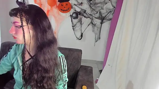 kitty  chs online show from November 15, 2025, 11:03 am