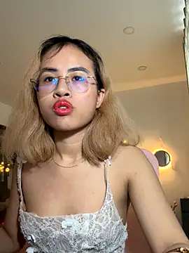 EllieYoon online show from November 27, 2025, 5:19 am