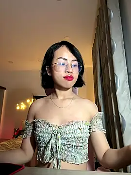 EllieYoon online show from December 4, 2025, 3:22 pm