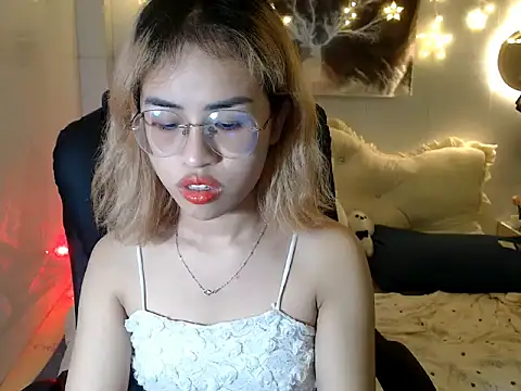 EllieYoon online show from October 11, 2025, 3:13 pm