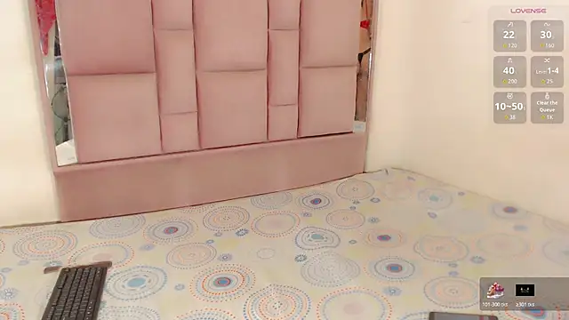 roxanawillts online show from November 8, 2025, 6:00 pm