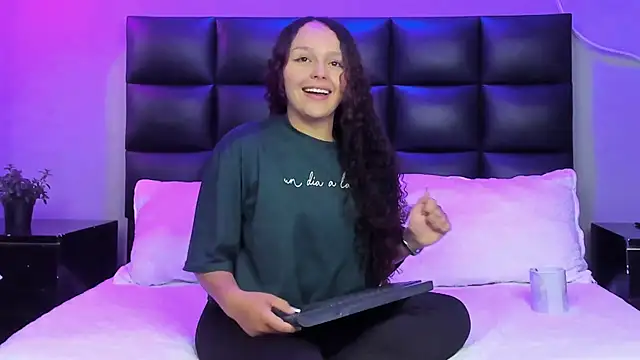 CamilaGomez149 online show from October 1, 2025, 1:04 pm