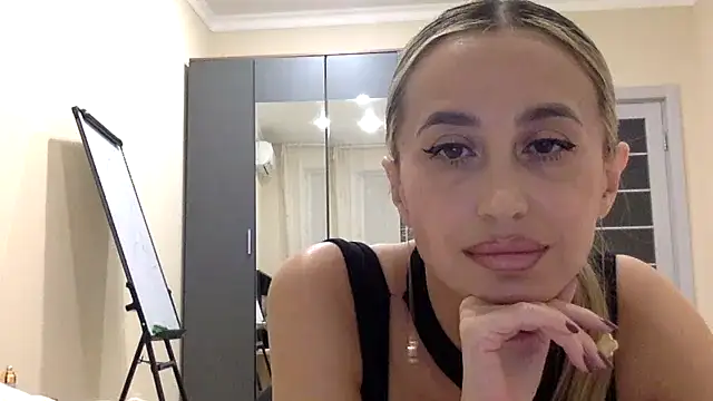 Snapshot of Jeyvaris chatting on October 10, 2025, 8:20 pm Jeyvaris online show from October 10, 2025, 8:20 pm