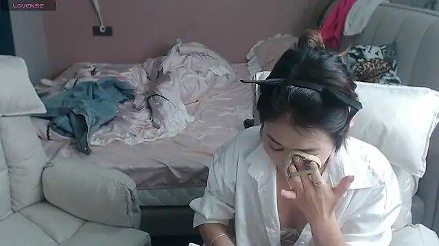 redrose520 online show from October 24, 2025, 12:48 pm