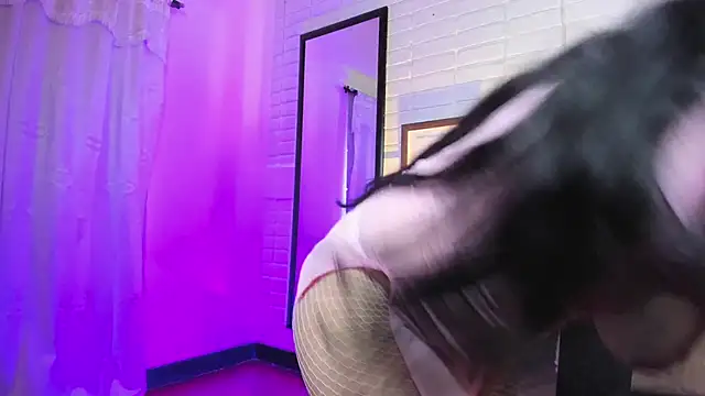 Samantha Fiire online show from November 15, 2025, 1:37 pm