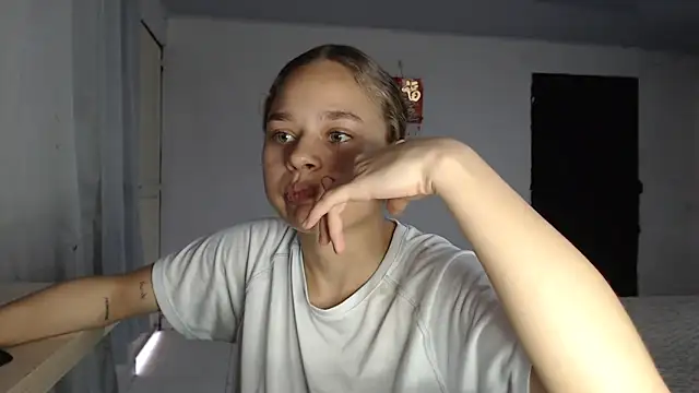 LittleCheerry69 online show from March 27, 2026, 4:08 pm