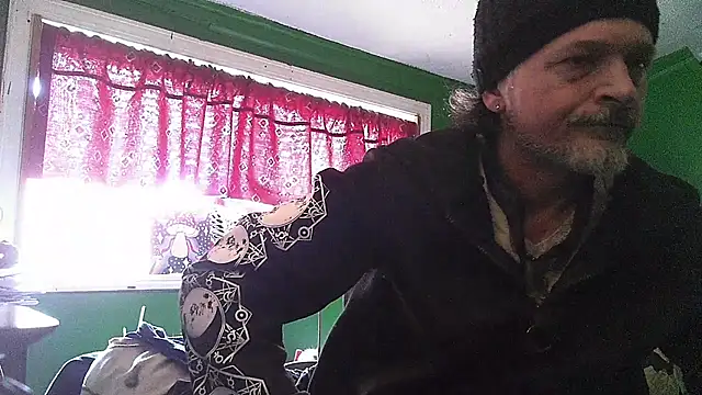 HippieDad333 online show from April 6, 2026, 5:14 pm