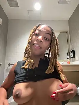 Snapshot of lilmisssunshine_ chatting on October 5, 2025, 2:35 am lilmisssunshine online show from October 5, 2025, 2:35 am