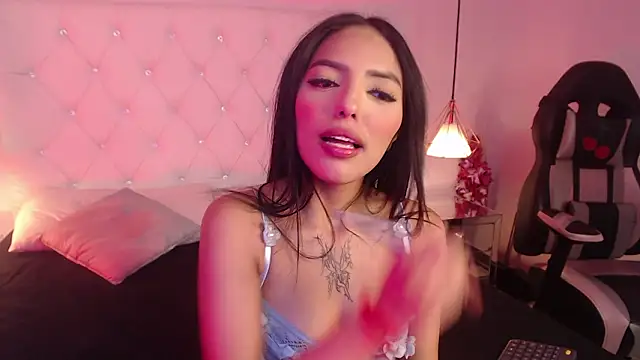 Snapshot of Liv20_ chatting on February 4, 2026, 8:04 pm Liv20 online show from February 4, 2026, 8:04 pm