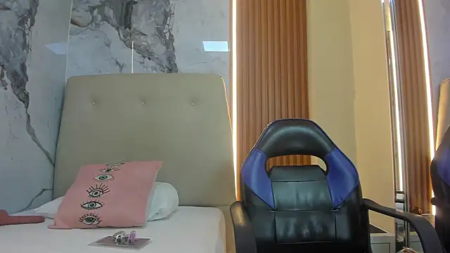 SAMANTHABENET online show from March 4, 2026, 7:32 pm