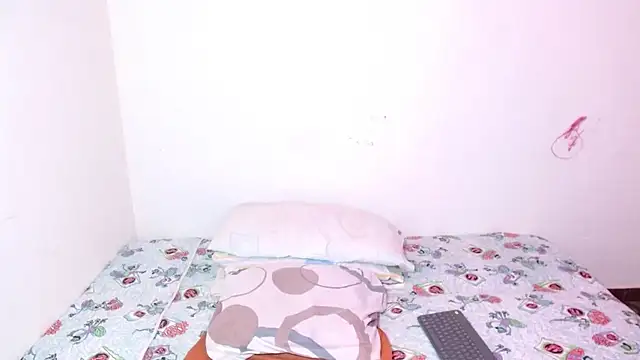 lorenacapelli online show from November 11, 2025, 12:22 pm