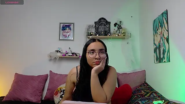 LucyDerby online show from October 28, 2025, 9:03 pm