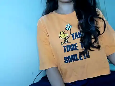 Queen-Bee143 online show from February 25, 2026, 5:57 pm