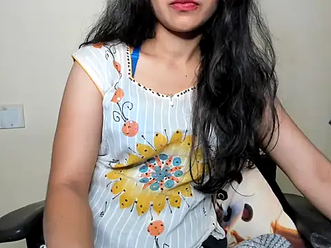 Queen-Bee143 online show from March 16, 2026, 6:06 am