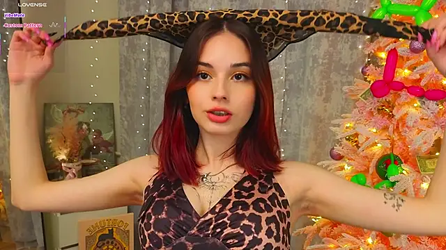 LunaraRada online show from January 11, 2026, 5:42 pm