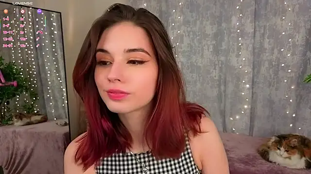 LunaraRada online show from February 9, 2026, 7:01 pm