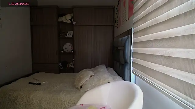 Kittyross online show from January 14, 2026, 6:44 pm