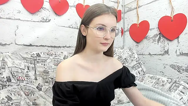 Snapshot of Shyly_Lisa chatting on October 18, 2025, 2:02 am Shyly Lisa online show from October 18, 2025, 2:02 am