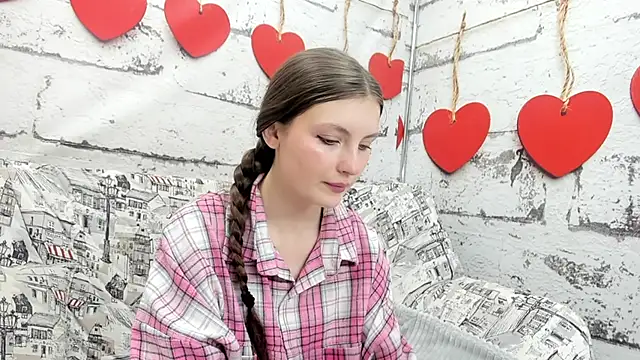 Snapshot of Shyly_Lisa chatting on September 30, 2025, 1:22 am Shyly Lisa online show from September 30, 2025, 1:22 am