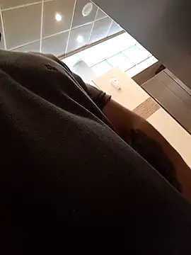 LucasGaeel online show from April 6, 2026, 3:24 pm