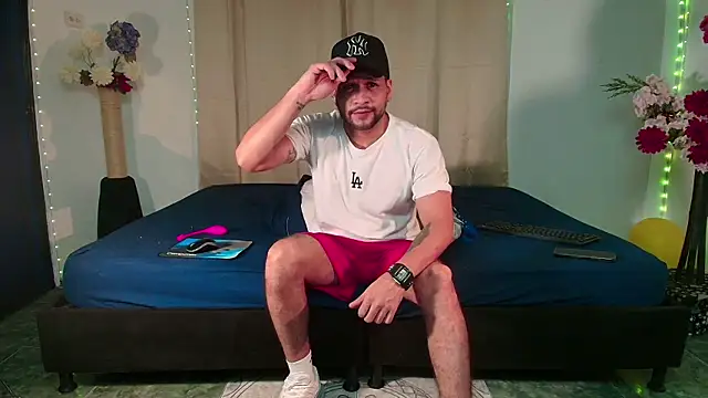 LucasGaeel online show from April 10, 2026, 12:50 am