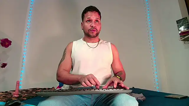 LucasGaeel online show from March 4, 2026, 1:24 am