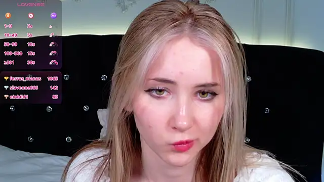 LiraKink online show from November 16, 2025, 9:47 am