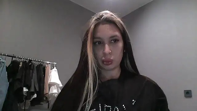 Snapshot of Meloriss chatting on October 28, 2025, 7:24 pm Meloriss online show from October 28, 2025, 7:24 pm