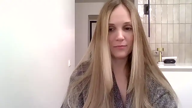 Snapshot of Kyrelinn chatting on October 31, 2025, 4:36 pm Kyrelinn online show from October 31, 2025, 4:36 pm