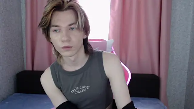 Snapshot of evan_reinhart chatting on September 27, 2025, 12:00 pm evan reinhart online show from September 27, 2025, 12:00 pm