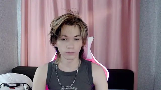 Snapshot of evan_reinhart chatting on October 3, 2025, 4:19 pm evan reinhart online show from October 3, 2025, 4:19 pm